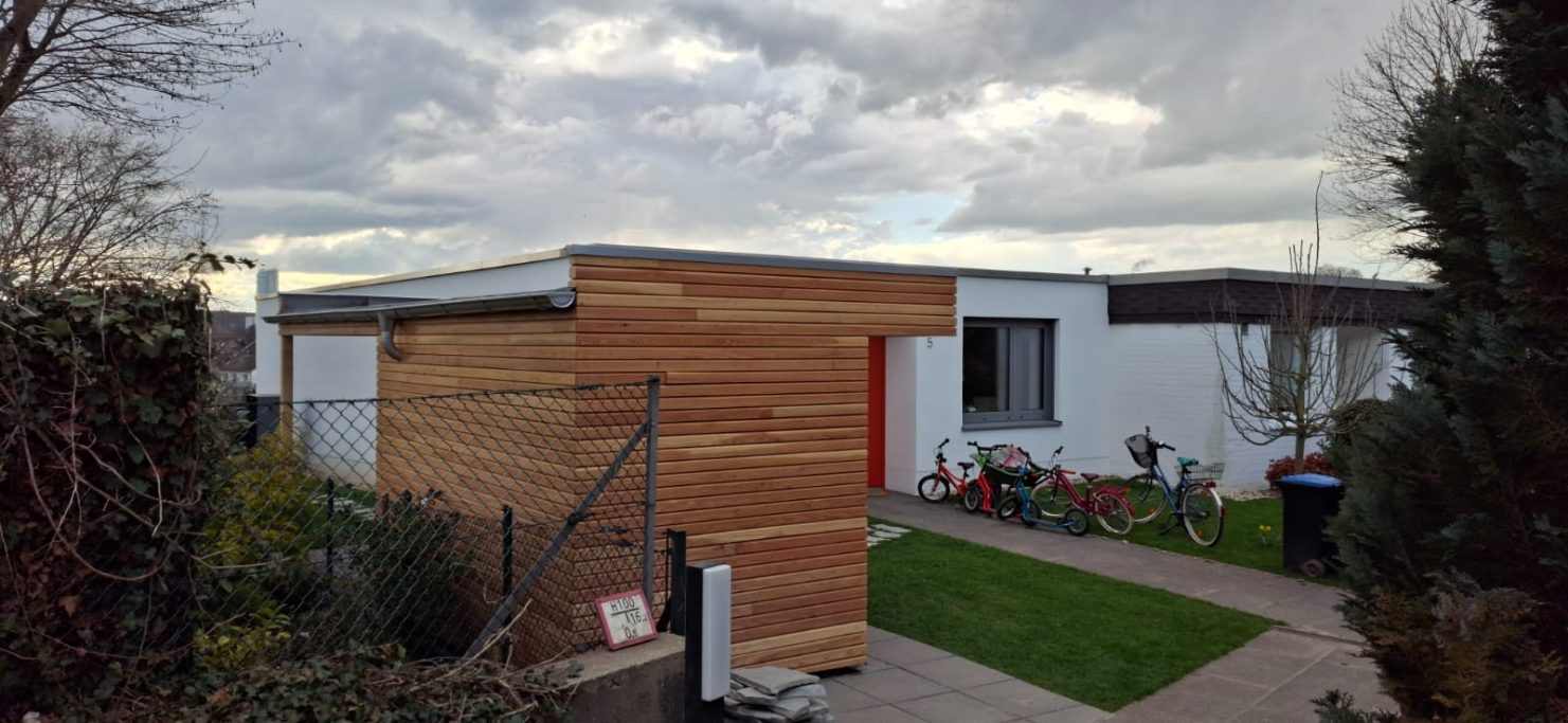 Fahrradschuppen mit Carport
